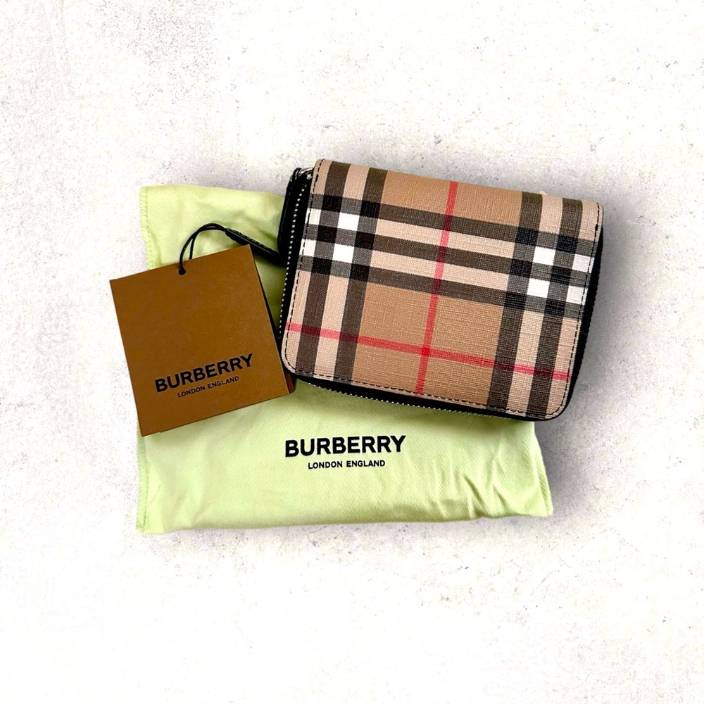 Burberry Vintage style Check Zip wallet women’s NEW WITH TAGS plaid leather